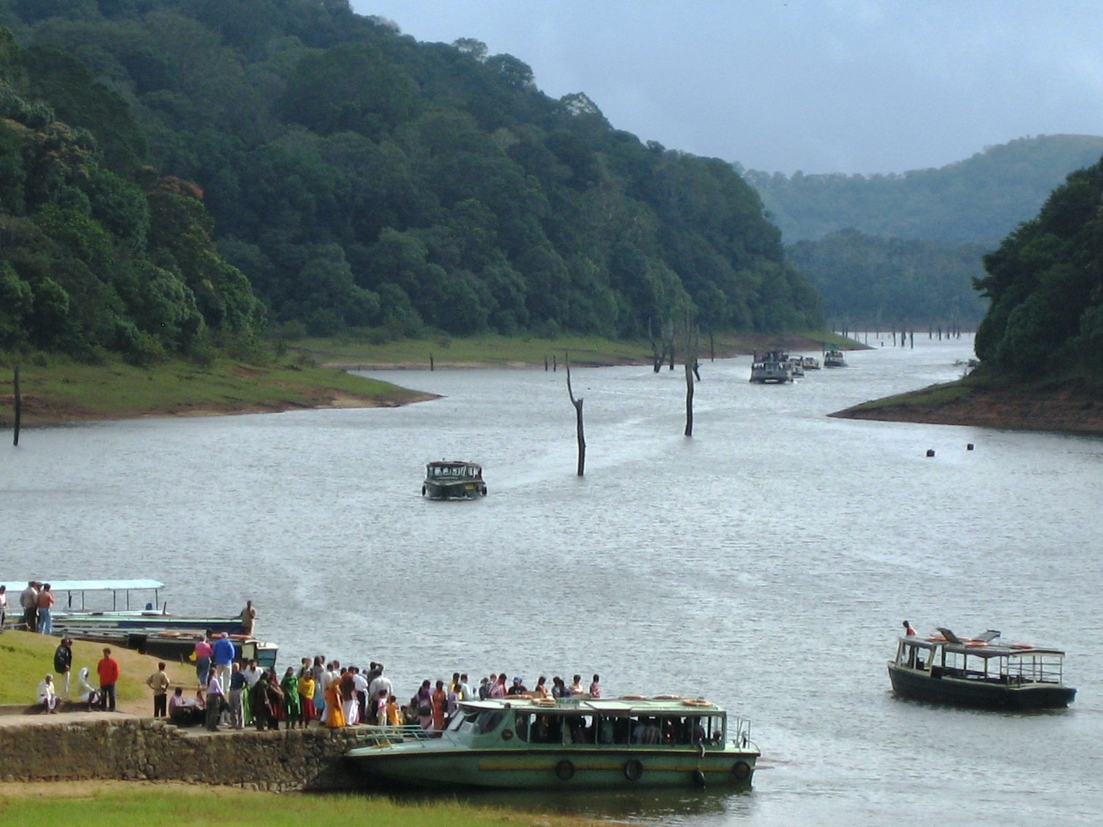 https://d3r8gwkgo0io6y.cloudfront.net/upload/Periyar Wildlife Sanctuary 02.jpg